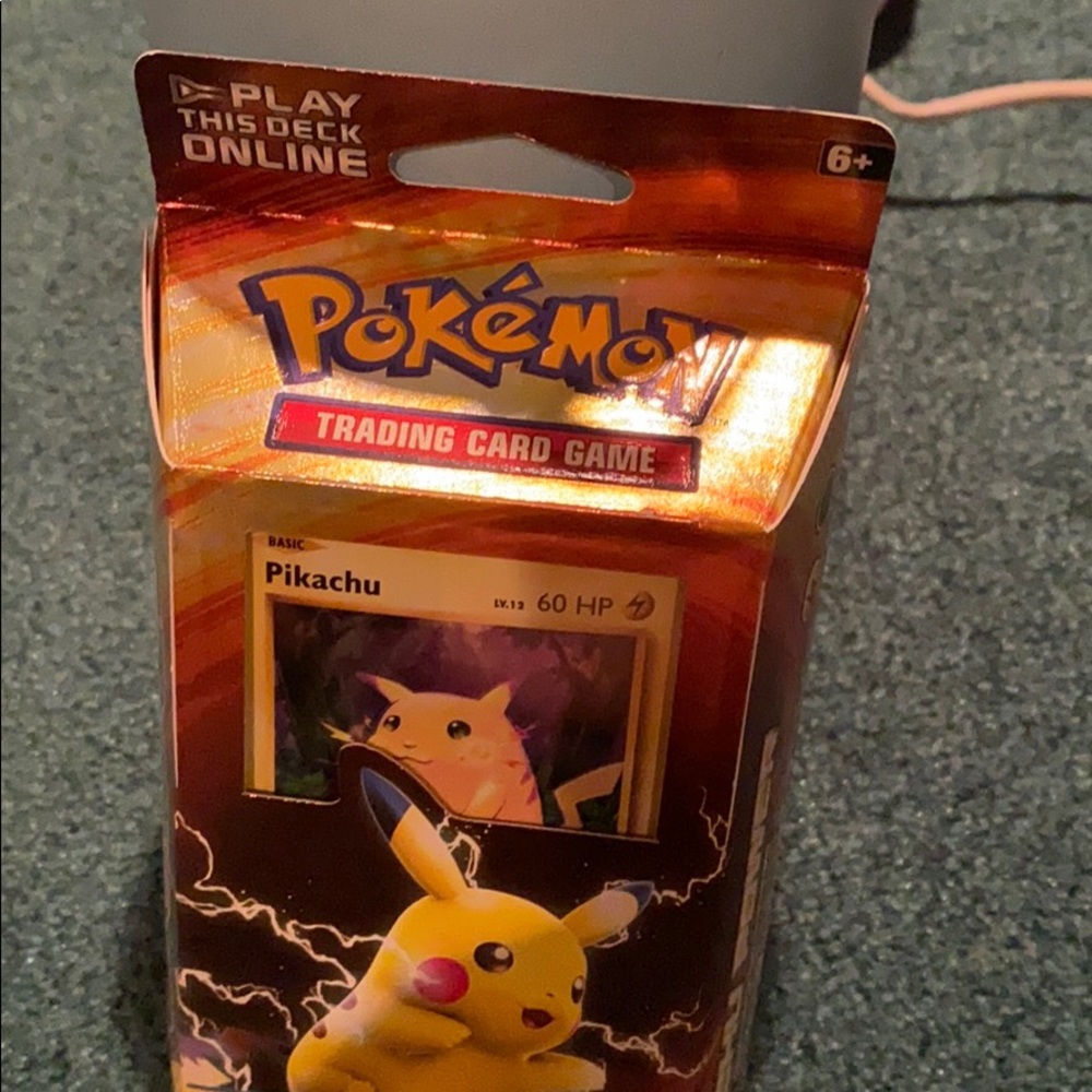 XY Evolutions Pikachu Theme Deck